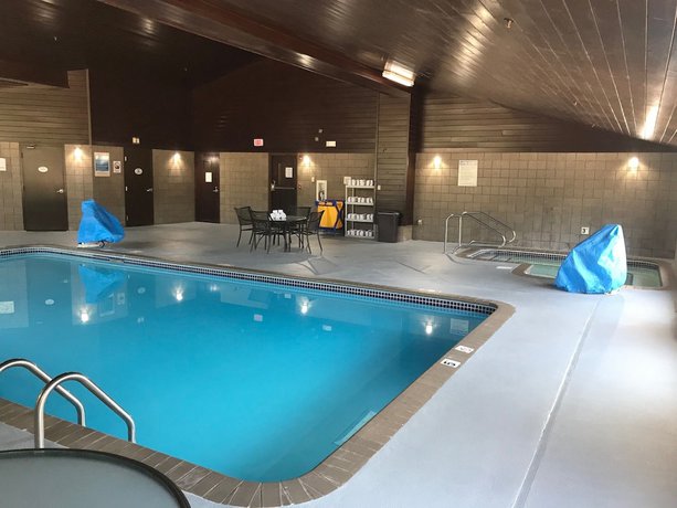 Imagen de la piscina del Hotel Baymont By Wyndham Bloomington Msp Airport. Foto 19