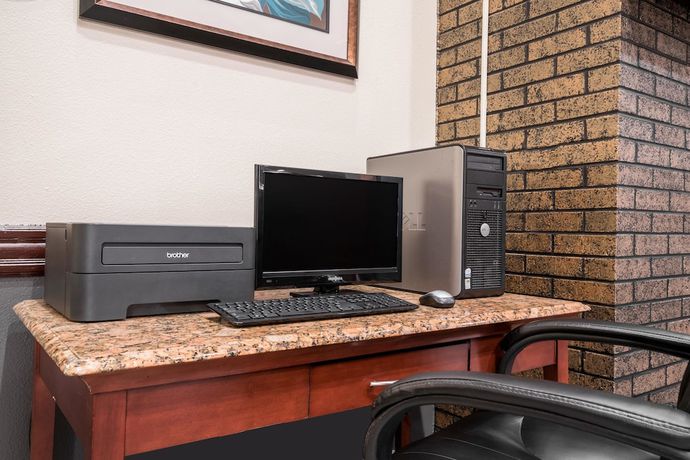 Imagen de los interiores del Hotel Baymont By Wyndham Bloomington Msp Airport. Foto 17