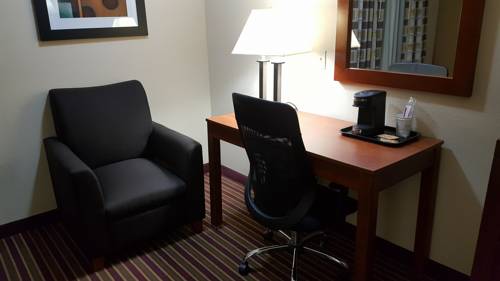 Imagen de la habitación del Hotel Baymont By Wyndham Bowling Green. Foto 3