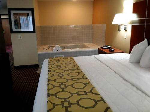 Imagen de la habitación del Hotel Baymont By Wyndham Bowling Green. Foto 5