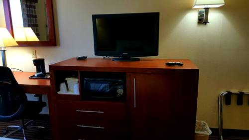 Imagen de la habitación del Hotel Baymont By Wyndham Bowling Green. Foto 7