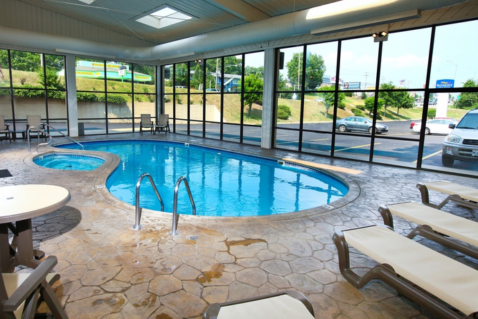 Imagen de la piscina del Hotel Baymont By Wyndham Branson - On The Strip. Foto 8
