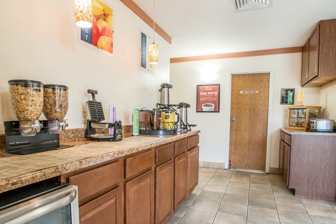 Imagen del bar/restaurante del Hotel Baymont By Wyndham Branson Thousand Hills. Foto 2