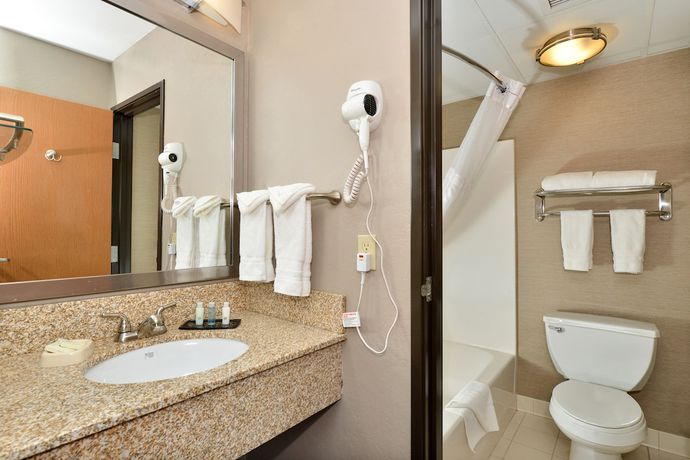 Imagen de la habitación del Hotel Baymont By Wyndham Brooklyn Center, Brooklyn Center. Foto 6