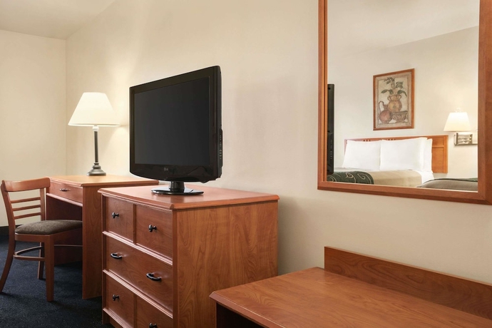 Imagen de la habitación del Hotel Baymont By Wyndham Buffalo. Foto 10