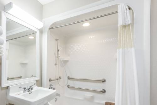 Imagen de la habitación del Hotel Baymont By Wyndham Cambridge. Foto 15