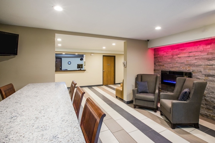 Imagen de los interiores del Hotel Baymont By Wyndham Cedar Rapids. Foto 14