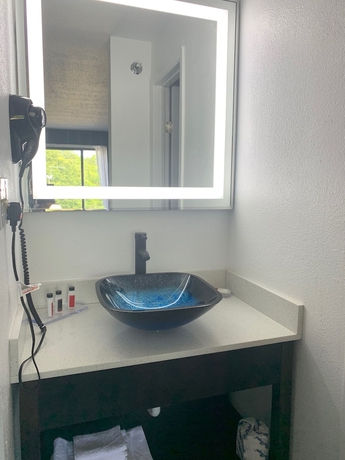 Imagen de la habitación del Hotel Baymont By Wyndham Charlotte University. Foto 6