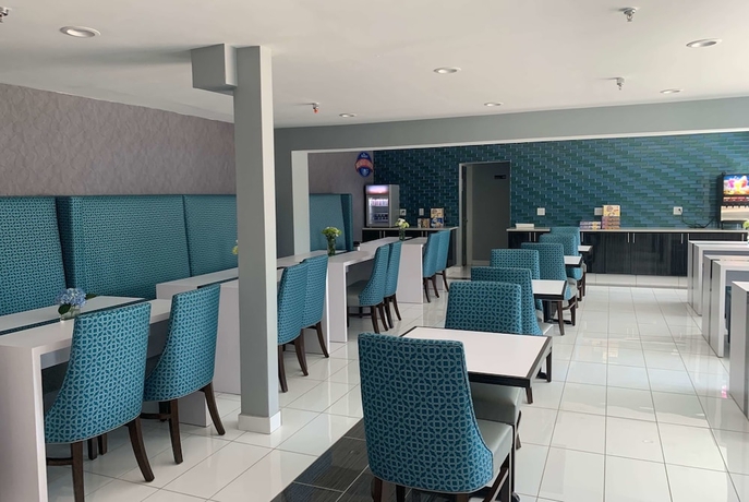 Imagen del bar/restaurante del Hotel Baymont By Wyndham Charlotte University. Foto 4