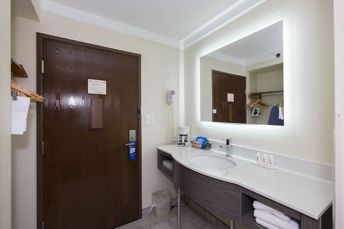 Imagen de la habitación del Hotel Baymont By Wyndham Chicago/alsip. Foto 11