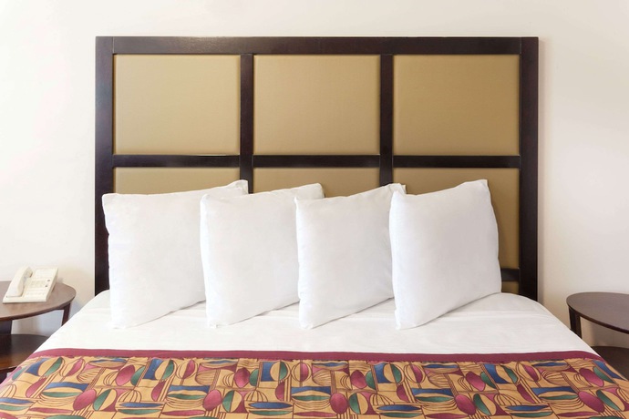 Imagen de la habitación del Hotel Baymont By Wyndham Chicago/calumet City. Foto 6
