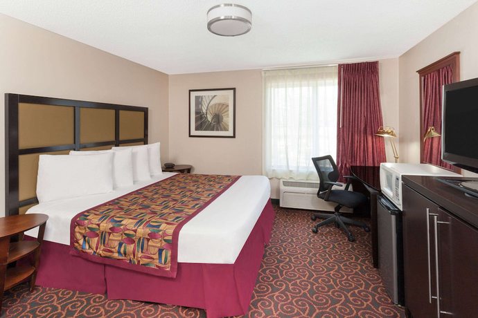 Imagen de la habitación del Hotel Baymont By Wyndham Chicago/calumet City. Foto 10