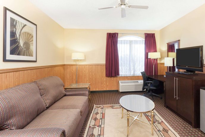 Imagen de la habitación del Hotel Baymont By Wyndham Chicago/calumet City. Foto 13