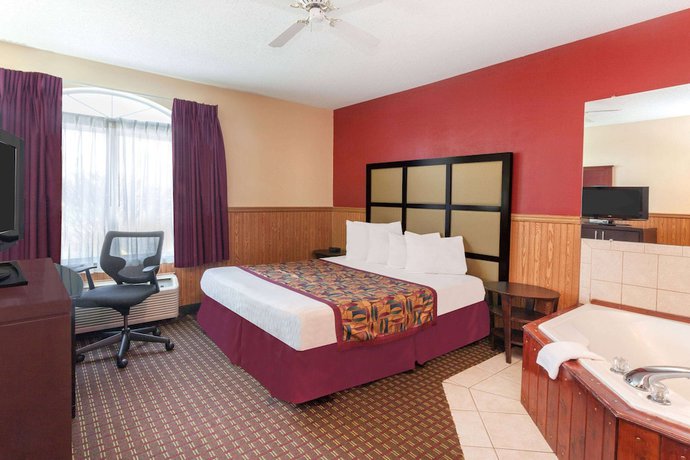 Imagen de la habitación del Hotel Baymont By Wyndham Chicago/calumet City. Foto 16