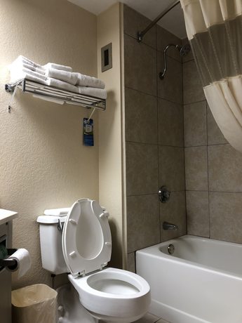 Imagen de la habitación del Hotel Baymont By Wyndham Cincinnati. Foto 3