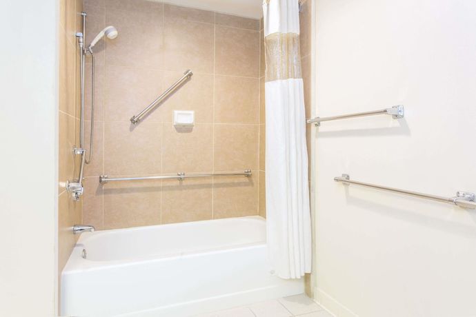 Imagen de la habitación del Hotel Baymont By Wyndham Cincinnati. Foto 4
