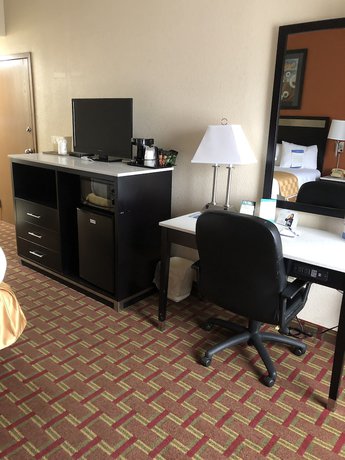 Imagen de la habitación del Hotel Baymont By Wyndham Cincinnati. Foto 7