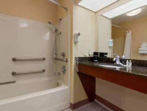Imagen de la habitación del Hotel Baymont By Wyndham Cleveland. Foto 3