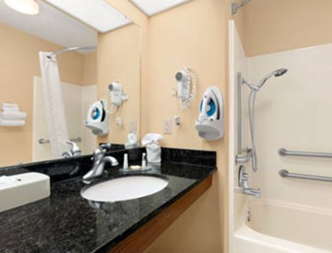 Imagen de la habitación del Hotel Baymont By Wyndham Cleveland. Foto 4