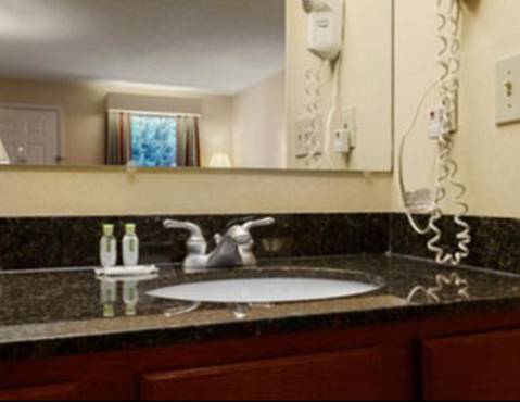 Imagen de la habitación del Hotel Baymont By Wyndham Cleveland. Foto 6