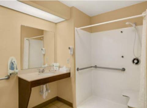 Imagen de la habitación del Hotel Baymont By Wyndham Cleveland. Foto 8