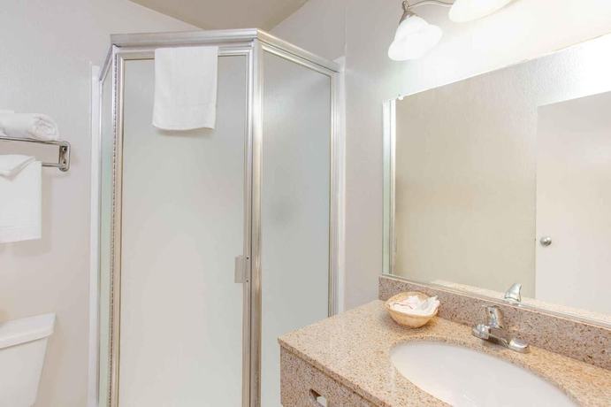 Imagen de la habitación del Hotel Baymont By Wyndham Coalinga. Foto 5