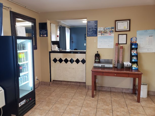 Imagen de los interiores del Hotel Baymont By Wyndham Coalinga. Foto 9