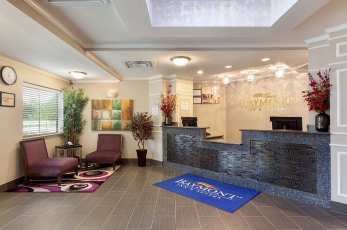Imagen de los interiores del Hotel Baymont By Wyndham College Station. Foto 16