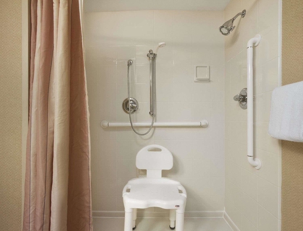 Imagen de la habitación del Hotel Baymont By Wyndham Columbia Northwest. Foto 7