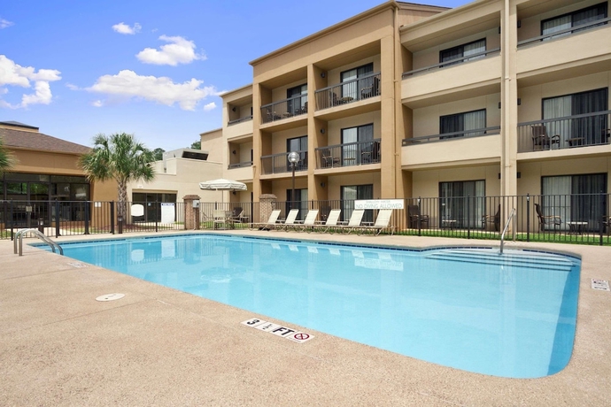 Imagen de la piscina del Hotel Baymont By Wyndham Columbia Northwest. Foto 19