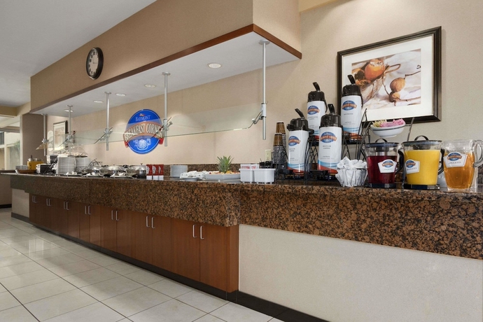 Imagen del bar/restaurante del Hotel Baymont By Wyndham Columbia Northwest. Foto 1