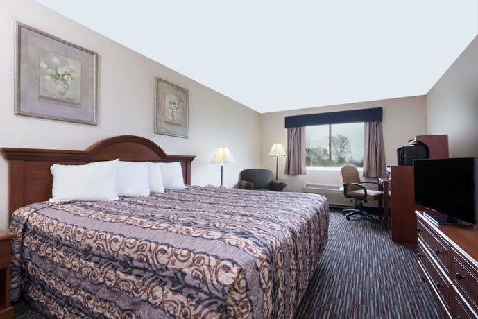 Imagen de la habitación del Hotel Baymont By Wyndham Columbus/rickenbacker. Foto 7