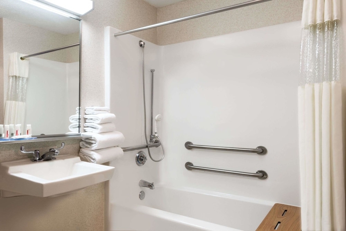 Imagen de la habitación del Hotel Baymont By Wyndham Columbus/rickenbacker. Foto 11