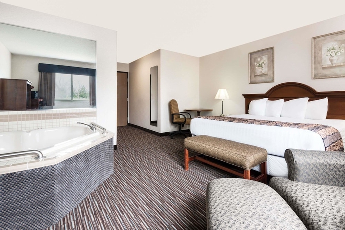 Imagen de la habitación del Hotel Baymont By Wyndham Columbus/rickenbacker. Foto 12