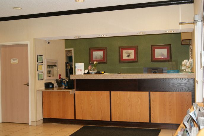 Imagen de los interiores del Hotel Baymont By Wyndham Coon Rapids. Foto 18