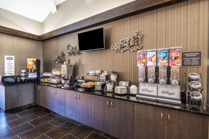 Imagen del bar/restaurante del Hotel Baymont By Wyndham Copley Akron. Foto 6