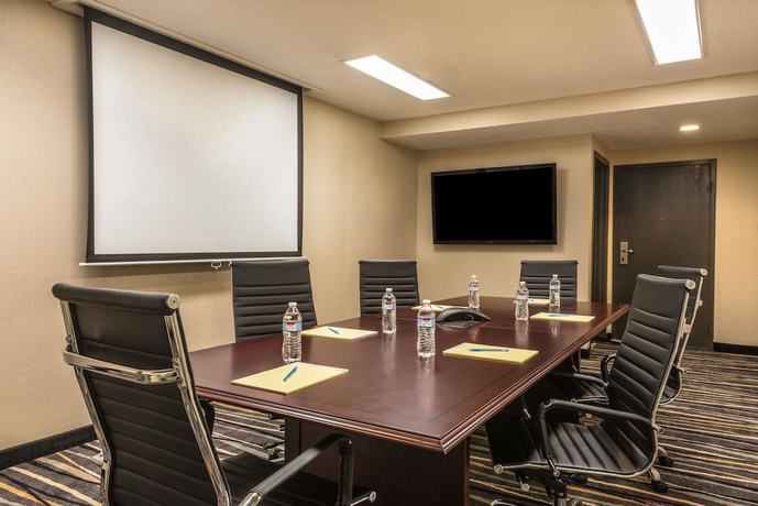 Imagen de los interiores del Hotel Baymont By Wyndham Copley Akron. Foto 18