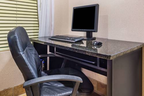 Imagen de la habitación del Hotel Baymont By Wyndham Cornelia. Foto 4