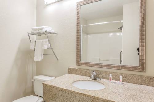 Imagen de la habitación del Hotel Baymont By Wyndham Cornelia. Foto 5