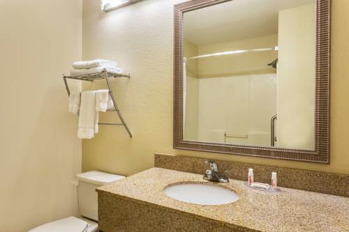 Imagen de la habitación del Hotel Baymont By Wyndham Cornelia. Foto 6