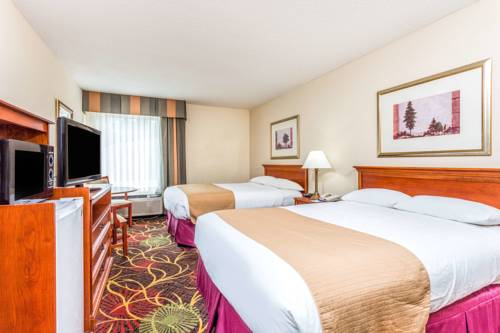 Imagen de la habitación del Hotel Baymont By Wyndham Cornelia. Foto 9