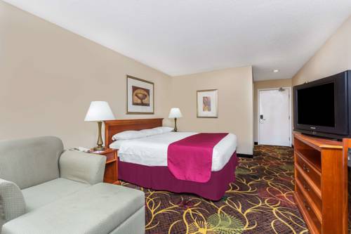 Imagen de la habitación del Hotel Baymont By Wyndham Cornelia. Foto 13