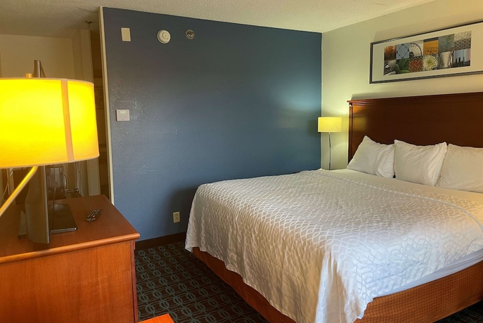 Imagen de la habitación del Hotel Baymont By Wyndham Dayton North. Foto 10