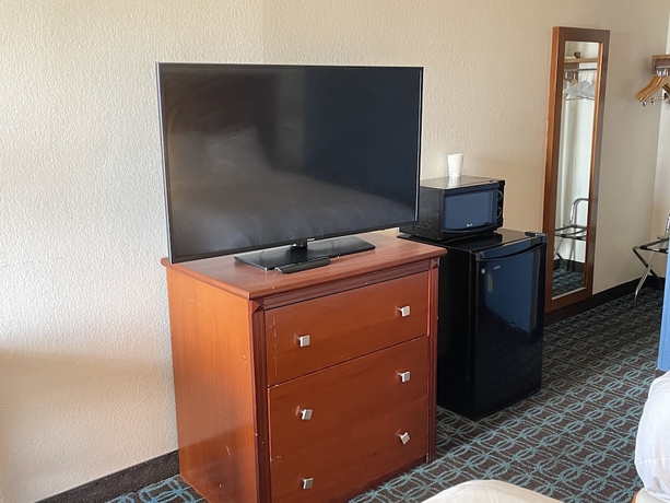 Imagen de la habitación del Hotel Baymont By Wyndham Dayton North. Foto 11