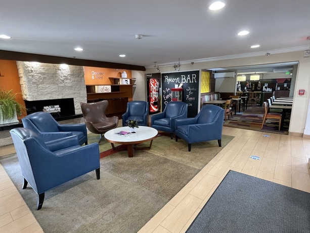 Imagen de los interiores del Hotel Baymont By Wyndham Dayton North. Foto 18
