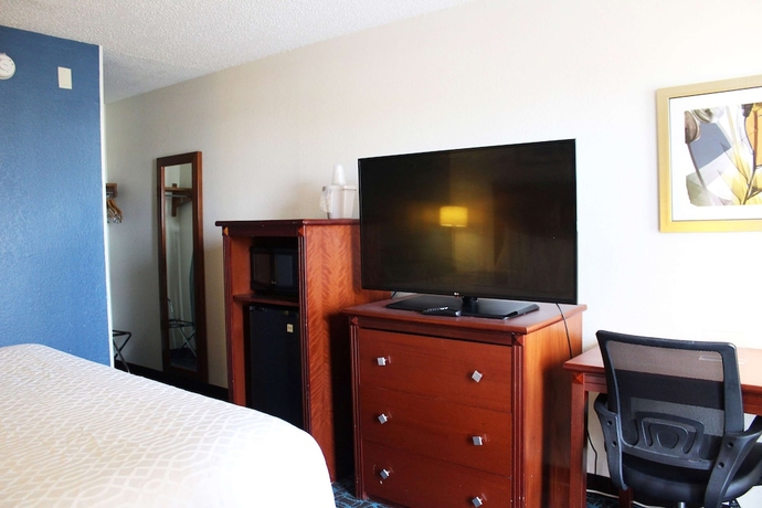 Imagen de la habitación del Hotel Baymont By Wyndham Dayton North. Foto 13