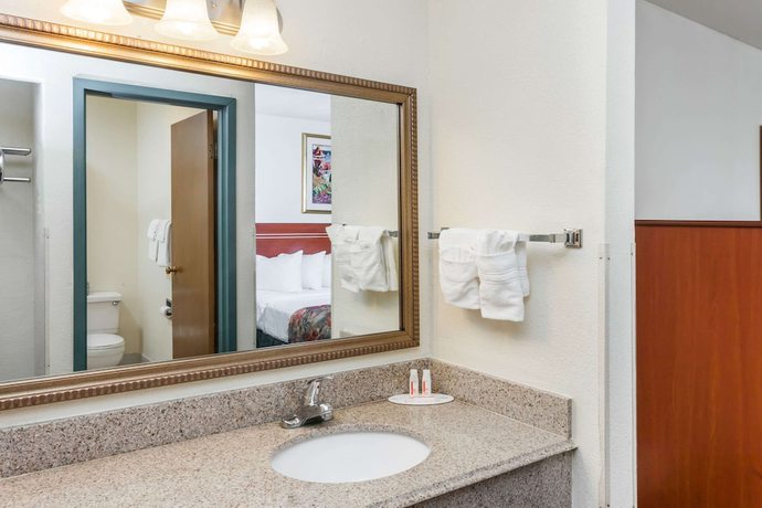 Imagen de la habitación del Hotel Baymont By Wyndham Decatur. Foto 14