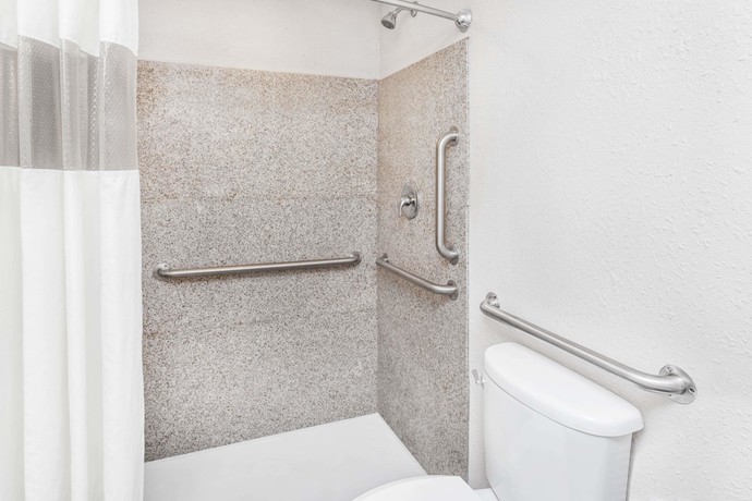 Imagen de la habitación del Hotel Baymont By Wyndham Delavan Near Lake Geneva. Foto 14