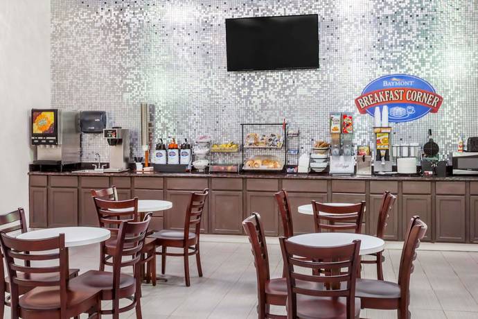 Imagen del bar/restaurante del Hotel Baymont By Wyndham Delavan Near Lake Geneva. Foto 3