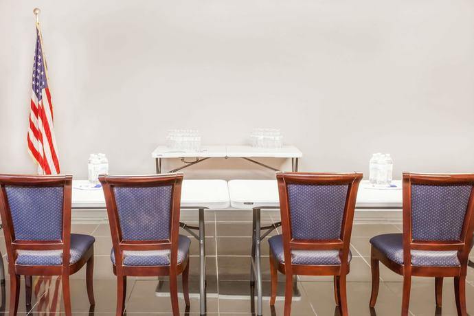 Imagen de los interiores del Hotel Baymont By Wyndham Delavan Near Lake Geneva. Foto 17